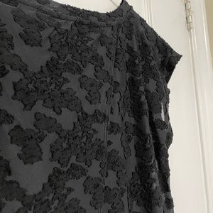 Wilfred Anvers Lightweight Black Floral Blouse with Cap Sleeve & Open Ba…